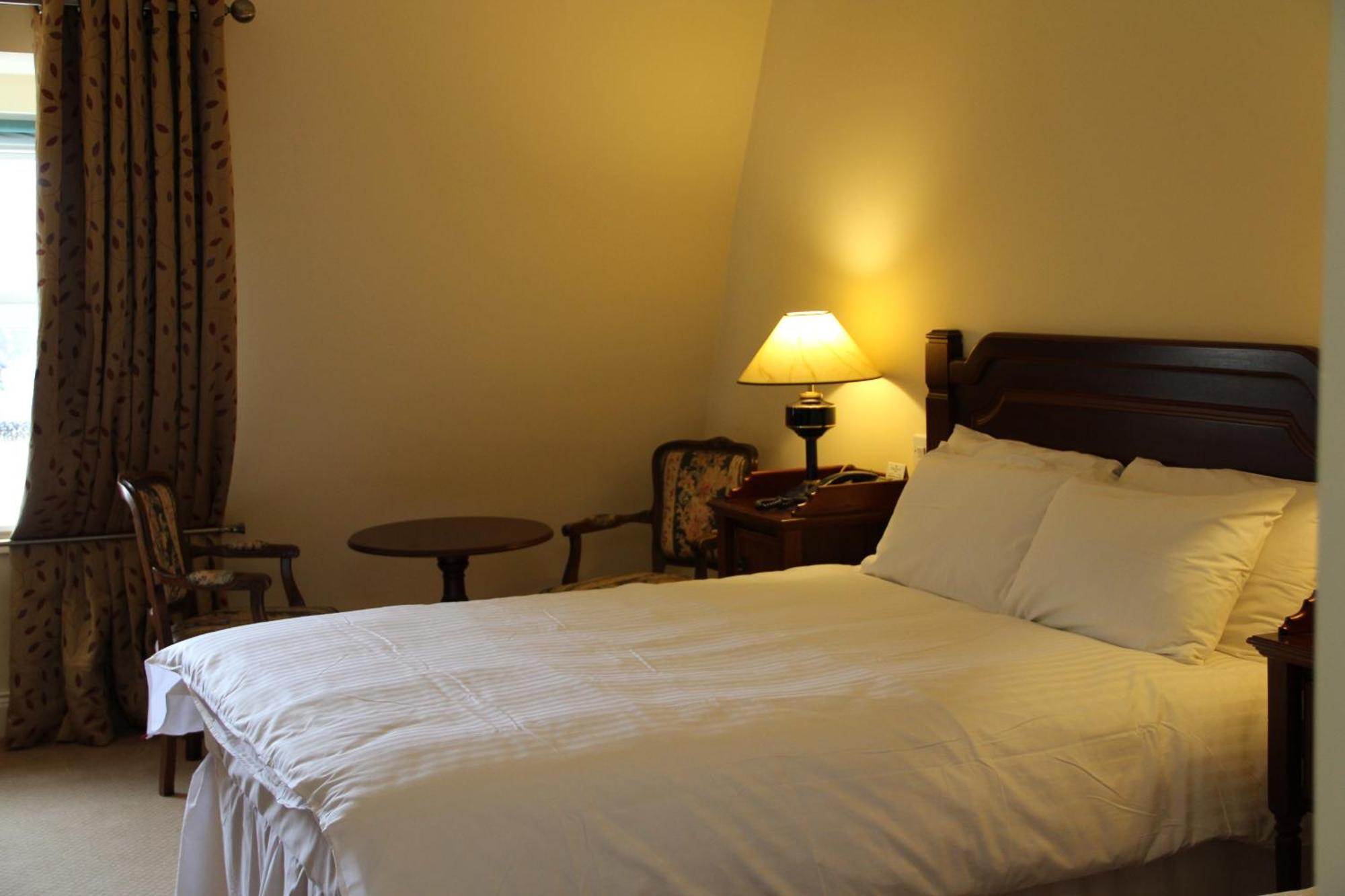 Mcsweeney Arms Hotel Killarney Extérieur photo